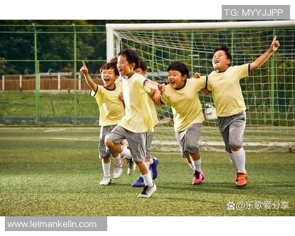 踢足球牛的精彩瞬间与成长故事分享,探索足球背后的激情与梦想 踢足球牛的精彩瞬间与成长故事分享,探索足球背后的激情与梦想